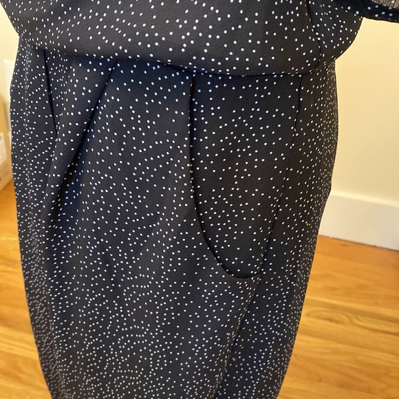Adorable flowy jumpsuit with pockets! - Picture 4 of 9